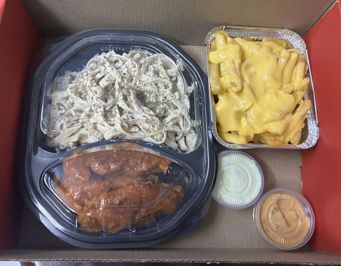 Combo de boneless, pasta y papas de Don Bonelito